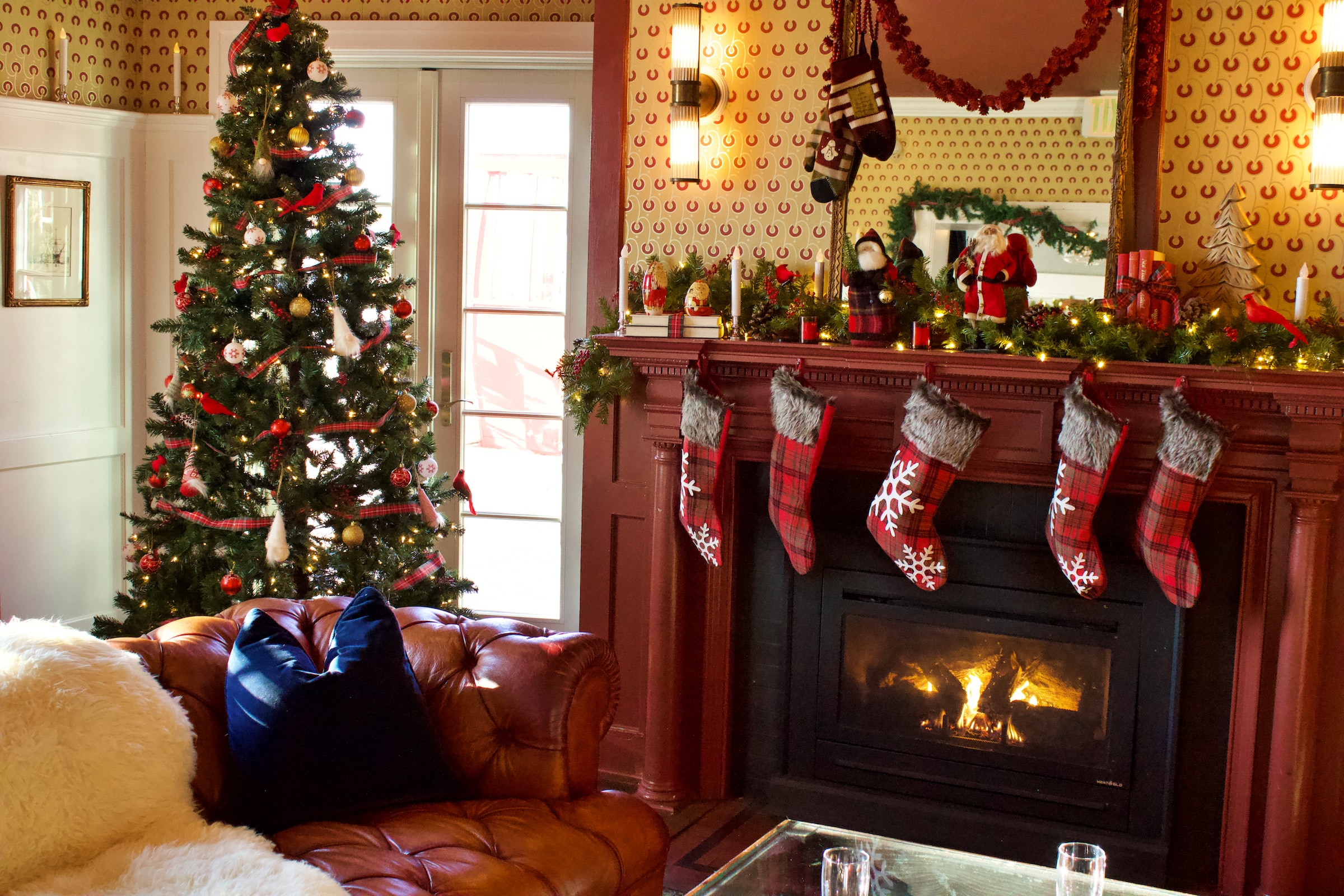Christmas Decorating Tricks for Small Spaces