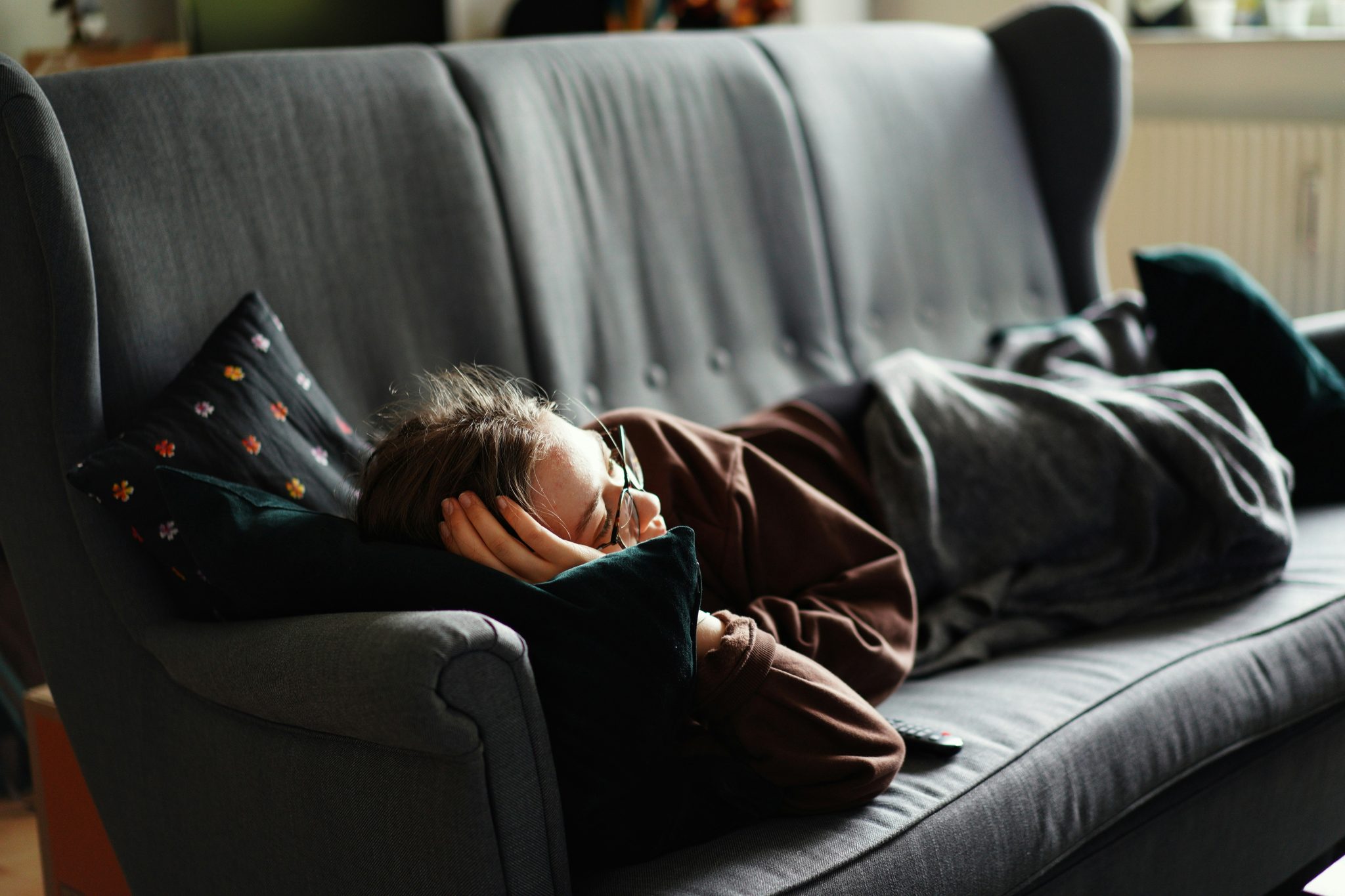 Small Sofa Ideas: Maximizing Comfort in Minimal Spaces – Small Space Love